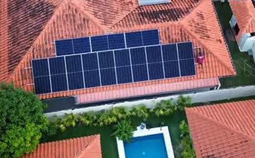 Villa di Bali dengan panel surya 6 kWp